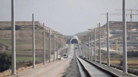 Halkalı-Kapıkule Demiryolu Hattı'nın rayları döşendi 